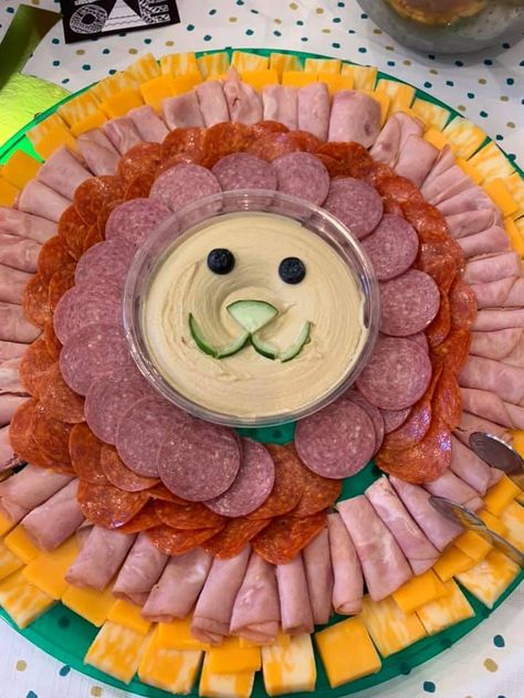 Lion King Theme Food Ideas, Lion King Birthday Party Food Ideas, Jungle Themed Food For Party, Lion Party Food, Lion King Birthday Food Ideas, Diy Lion King Birthday Party Ideas, Hey Bear Birthday Party Food, Two Wild Party Food Ideas, Food Party Decorations