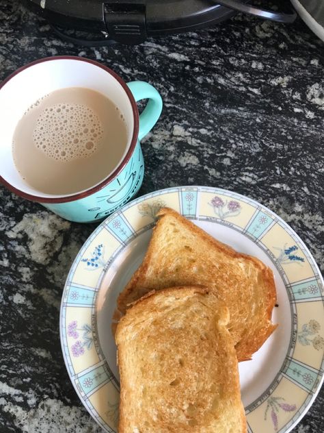 Light Breakfast Aesthetic, Morning Breakfast Aesthetic, Morning Snaps, Early Morning Coffee, Jelly Doughnuts, Foodie Pics, Light Breakfast, Chocolate Pictures, Air Photo