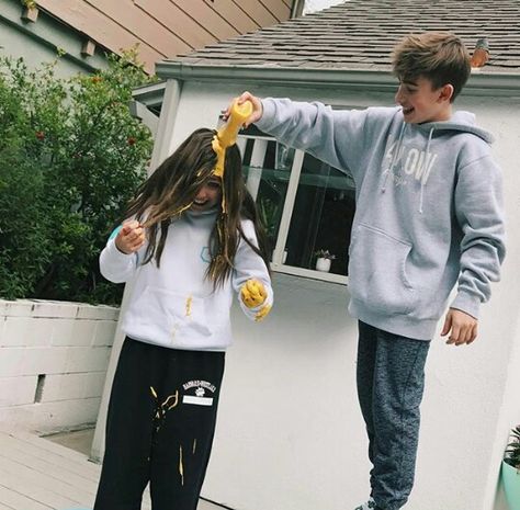 Sisters Goals, Siblings Goals, Maddie And Mackenzie, Boy Best Friend Pictures, Kenzie Ziegler, Johnny Orlando, Mackenzie Ziegler, Boy Best Friend, Maddie Ziegler