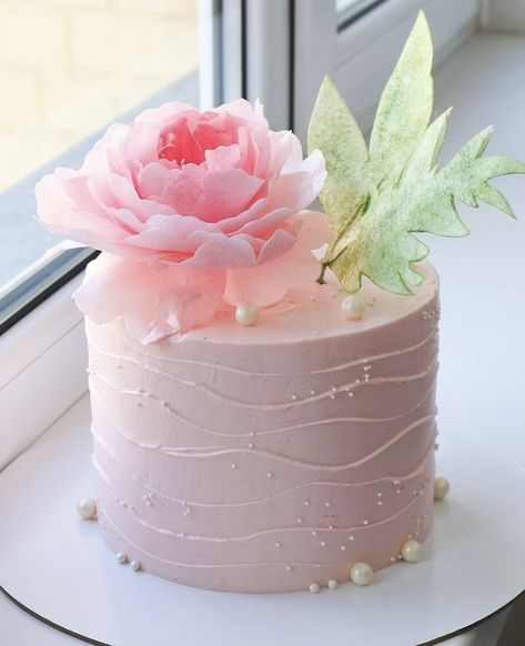 Classy Cakes Birthday For Women, Minimalist Floral Cake Birthday, Modern Birthday Cakes For Women Pink, Pale Pink Birthday Cake, Pink Floral Cake Design, Pink And Purple Floral Cake, Classy Cake, Floral Cakes, Cake Cream