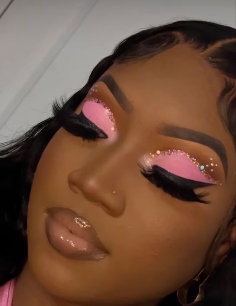 Maquillage Yeux Cut Crease, Birthday Makeup Looks, Face Beat Makeup, Glitter Makeup Looks, Prom Eye Makeup, Prom Makeup Looks, Cute Eye Makeup, Makeup For Black Skin, Barbie Makeup