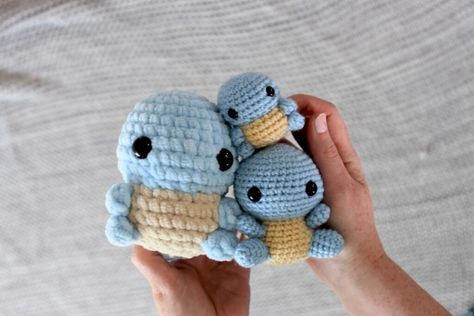 Low sew Squirtle free crochet pattern - Quick easy amigurumi Squirtle Crochet Pattern, Squirtle Crochet, Starter Pokemon, Pokemon Crochet Pattern, Easy Amigurumi, Crochet Pokemon, Pokemon Pattern, Monkey Doll, Cute Amigurumi