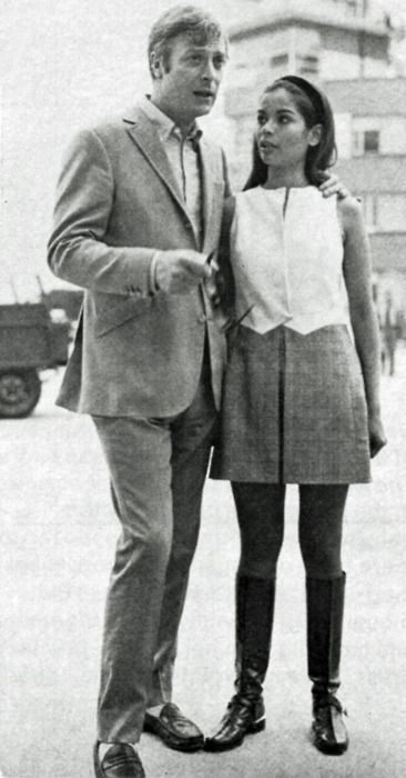 Michael Caine & Bianca Jagger circa 1968 “At 15, headstrong Bianca won a scholarship to the Institut d’Etudes Politiques in Paris, where her uncle was cultural attaché Bianca reports proudly, “I studied hard and remained a virgin till 18½.” Her “almost first lover” was actor Michael Caine (whom she met through his tailor who happened to be making a suit for her), and she moved to England with him. “Caine was unkind, superficial and kept me like I was Michael Caine, Moves Like Jagger, Moving To England, Bianca Jagger, Ivy Style, Old Photography, Old Flame, Old Love, Iconic Style