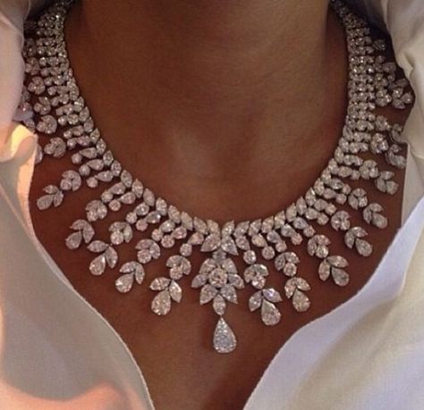 Six Convenient Advice On Getting The Right Diamonds. #Diamonds what can go wrong with this beauty on? Vintage Diamond Necklace, Beautiful Diamond Necklace, Harry Winston, Man Made Diamonds, A Necklace, Fabulous Jewelry, Diamond Pendant Necklace, Vintage Diamond, Bling Bling