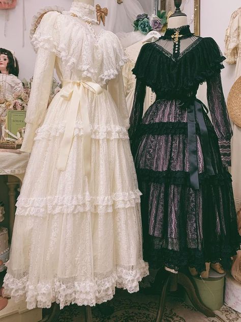 Opposite Twins, Gaun Abad Pertengahan, Old Fashion Dresses, Victorian Clothing, Fantasy Gowns, Fairytale Dress, Vestidos Vintage, Fantasy Dress, Lolita Fashion