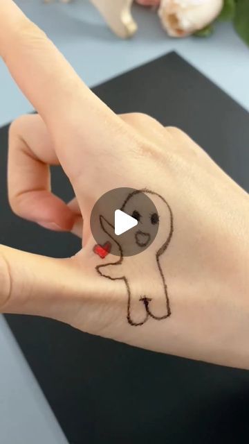 Simple and Easy Drawing Ideas on Instagram: "Watch as we create an adorable drawing directly on the hand! Follow along to see how we use vibrant colors and playful designs to turn a blank canvas into a cute piece of hand art. Perfect for kids and anyone who loves temporary body art, this step-by-step tutorial will inspire your creativity and bring a smile to your face. Join us for some artistic fun and learn how to make your own charming hand drawings!" Some Cute Drawings, How To Draw A Hand Step By Step, Easy Hand Drawings On Hand, Easy Stuff To Draw Step By Step, How To Draw Cute, How To Draw Hands Step By Step, Easy Drawings For Kids Simple, Funny Drawings Easy, How To Draw A Body Step By Step