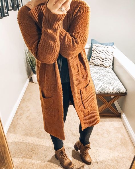 Long Brown Cardigan, Long Cardigan Outfit, Brown Cardigan Sweater, Orange Cardigan, Long Knit Cardigan, Brown Cardigan, Brown Booties, Autumn Outfits, Cardigan Outfits