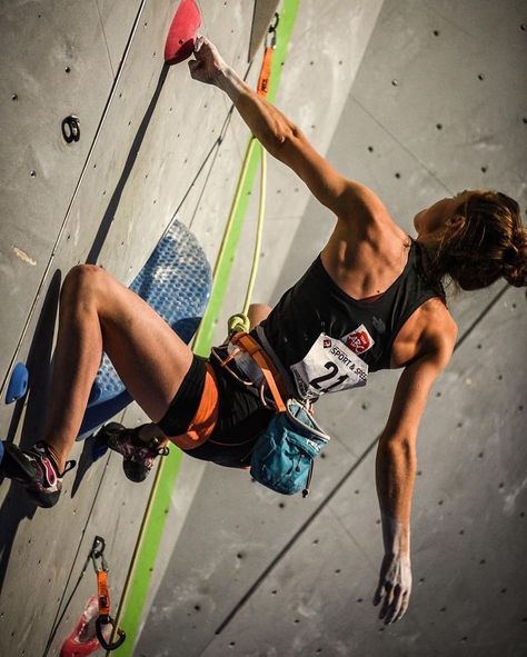 Rock Climbing Women, Climbing Girl, Climbing Workout, Climbing Gym, Climbing Gear, Rock Climbers, Climbing Wall, Fitness Inspiration Body, Break Dance