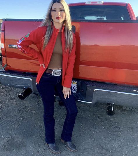 Red Ariat Jacket Outfit, Ariat Jacket Outfit, Takuache Girl Outfits For School, Ideal Girlfriend, Vaquera Fits, Jaripeo Outfits, Baile Outfits, Takuache Girl Outfits, Vaquera Outfits