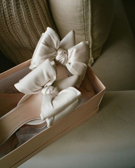 The Lovely List: The Latest Wedding Inspiration and Trends Elegant Bridal Nails, Top Wedding Trends, Bridal Shoe, Brides Babes, Perfect Bow, Fast Fashion Brands, Satin Shoes, Bow Heels, Bridal Inspo