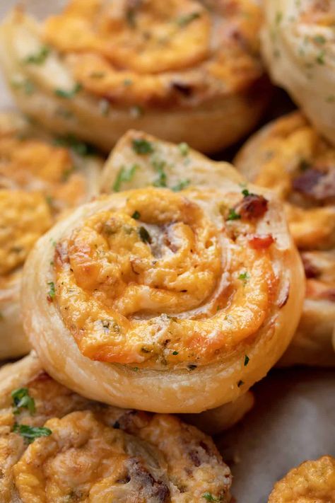 Jalapeno Popper Pinwheels feature a sheet of puff pastry rolled with a jalapeno popper filling, then cut and baked to golden perfection. Jalapeño Popper Crescent Roll Ring, Jalapeño Popper Roll Ups Air Fryer, Jalapeño Popper Rolls, Jalapeno Popper Pinwheels, Cheesy Bacon Chicken, Apple Turnover Recipe, Mexican Meatballs, Pin Wheels, Homemade Egg Rolls