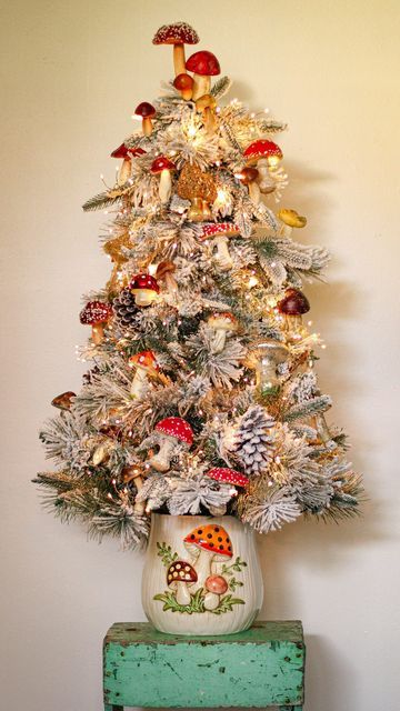 Creative Christmas Tree Ideas, Love Herbs, Mushroom Tree, Merry Mushroom, Creepy Christmas, Christmas Tree Inspiration, Woodland Christmas, Boho Christmas, Whimsical Christmas