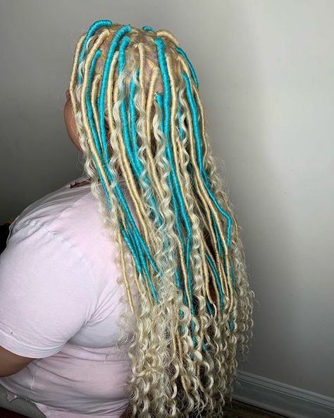 Turquoise Braids, Yarn Locs, Colored Hairstyles, Interesting Maps, Blonde Dreads, Color Wigs, Unorganized Idea, Teal Hair, Unique Maps