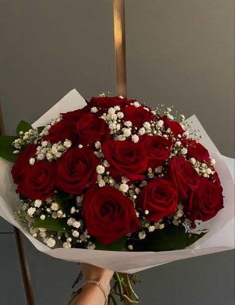 Aesthetic Roses Bouquet, Roses Red Bouquet, Flowers For Birthday Bouquets, A Dozen Roses Bouquets, Roses Bouquet Gift Boyfriends, 30 Roses Bouquet, Birthday Bouquet Flowers For Her, Red Roses Aesthetic Bouquet, Pretty Bouquet Of Flowers Aesthetic