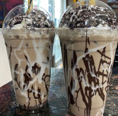 Oreo Cold Coffee, Milkshake Oreo, Oreo Shake, Dessert Cups Recipes, Coffee Photo, Yummy Alcoholic Drinks, Tastemade Recipes, Food Memes, Food Therapy