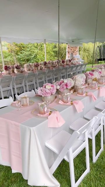 Farah Merhi on Instagram: "Yesterday I hosted my sister’s bridal shower in our backyard. I wanted to set up a romantic vibe to celebrate her with our close friends and family. I loved styling the event for her! Layer by layer, the bridal shower came to life and we had a blast! Here’s how it all came together! A special thank you to @sweettreat_events_ for the props rental and amazing dessert! @llamazingevents did the beautiful wall and balloon arch!" Graduation Table Setting, Family Reunion Decorations, Pink Graduation Party, Outdoor Wedding Tables, Farah Merhi, Nikah Decor, Backyard Bridal Showers, 18th Birthday Decorations, Creative Centerpieces