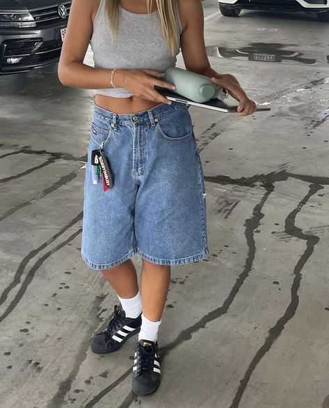 Adidas Superstar Outfit, Superstar Outfit, Looks Adidas, Jean Short Outfits, Outfit Inspo Summer, Baggy Clothes, Shorts Style, Adidas Outfit, Mode Inspo