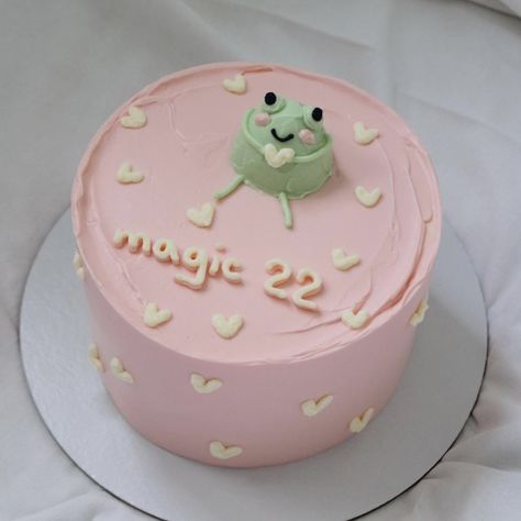 Cute Tiny Cakes, Frog Cake Ideas, Frog Birthday Cake, Froggy Cake, Pond Cake, Frog Cake, Tiny Cakes, Rabbit Cake, Cute Birthday Pictures