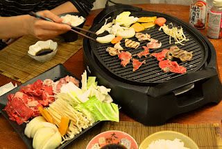 "Yaki" means "grill" and "niku" means "meat". It's table cooking (electric grill or frypan work fine), so, just like Sukiyaki, it's a lot of fun. How to Make Yakiniku Yakiniku Sauce Recipe, Hot Pot Recipes, Japanese Yakiniku, Yakiniku Restaurant, Japanese Diet, Carb Cycling Diet, Japanese Recipes, Asian Inspired Recipes, Celebration Ideas