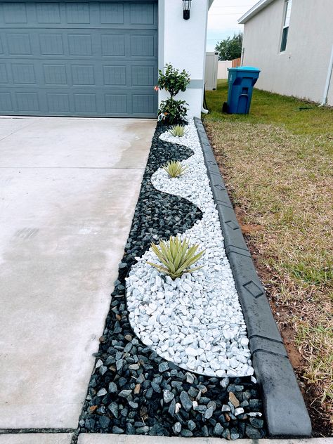 Outdoor Plant Ideas Front Yards, Medium Rock Landscaping Ideas, Triangle Front Yard Landscaping, Diy Home Landscaping Ideas, Pebble Sidewalk Ideas, Front Yard Stone Landscaping Ideas, Uneven Landscaping Ideas, Cobblestone Front Yard, Diy Widen Driveway