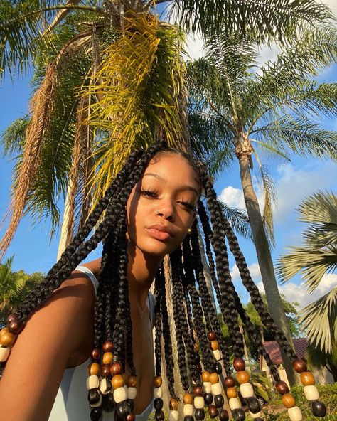 Braids With Jewelry Black Women, Jumbo Twists With Beads, Jumbo Braids With Beads, Decorated Braids Black Hair, Jumbo Box Braids With Beads, Beads On Natural Hair, Fairy Braids Black Hair, Knotless Braids With Beads Hairstyles, Locs With Jewelry Black Women