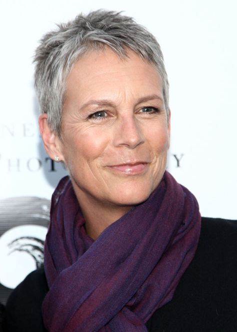 6-Inspiring-Actresses---Jamie-Lee-Curtis Jamie Lee Curtis Haircut, Jamie Lee Curtis Hair, Trendy We Fryzurach, Super Short Haircuts, Gorgeous Gray Hair, Super Short Hair, Short Grey Hair, Popular Haircuts, Very Short Hair