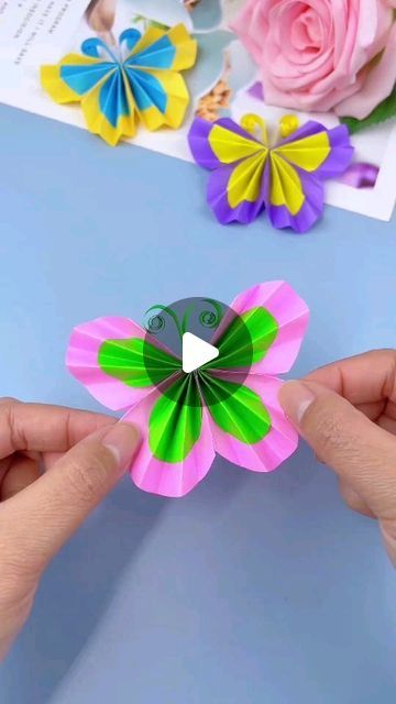 Folding Butterfly Paper Crafts, Upcycle Paper, Origami Paper Folding, Paper Craft Ideas, Origami Butterfly, Diy Projects For Beginners, Diy Origami, Origami Flowers, Paper Folding