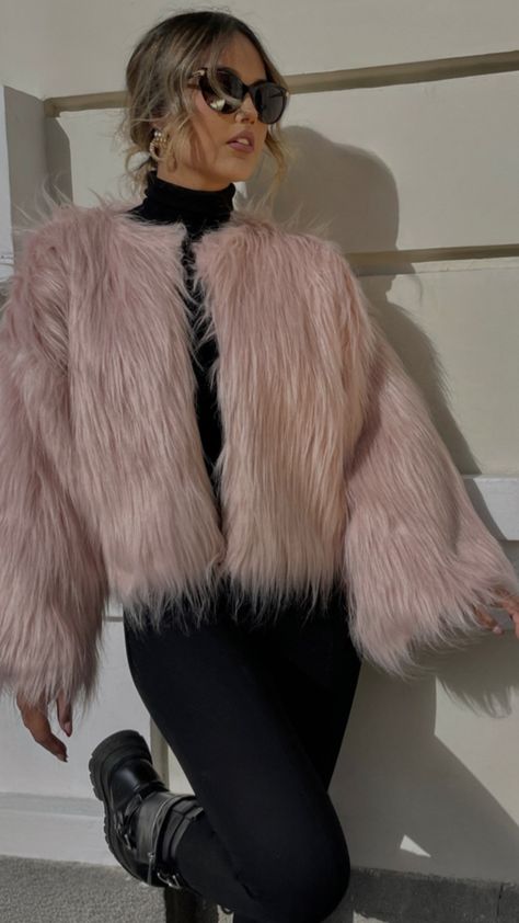 Fur Jacket Over Dress, Pink Fur Coat Aesthetic, Pink Fur Coat Outfit Winter, Short Fur Jacket Outfit, Shaggy Jacket Outfit, Crop Fur Coat Outfit, Pink Faux Fur Coat Outfits, Faux Coat Outfit, Fur Jacket With Dress