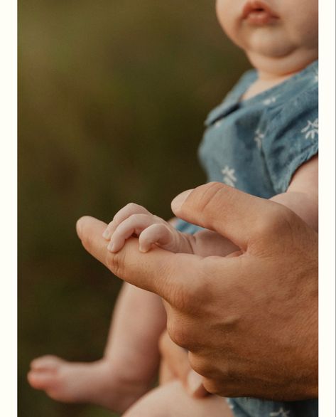 4 Month Old Outdoor Photos, 4 Month Old Photography, Family Photoshoot With 4 Month Old, 6 Month Family Photos Summer, Sunrise Family Photoshoot, 4 Month Old Family Photos, Family Photos With 4 Month Old, Outdoor Family Photos With Newborn, 4 Month Old Photoshoot