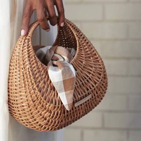 Straw Slippers, Bicycle Chic, Brown Gingham, Jelly Purse, Bamboo Bag, Diy Weaving, Wicker Bags, Straw Handbags, Rattan Bag