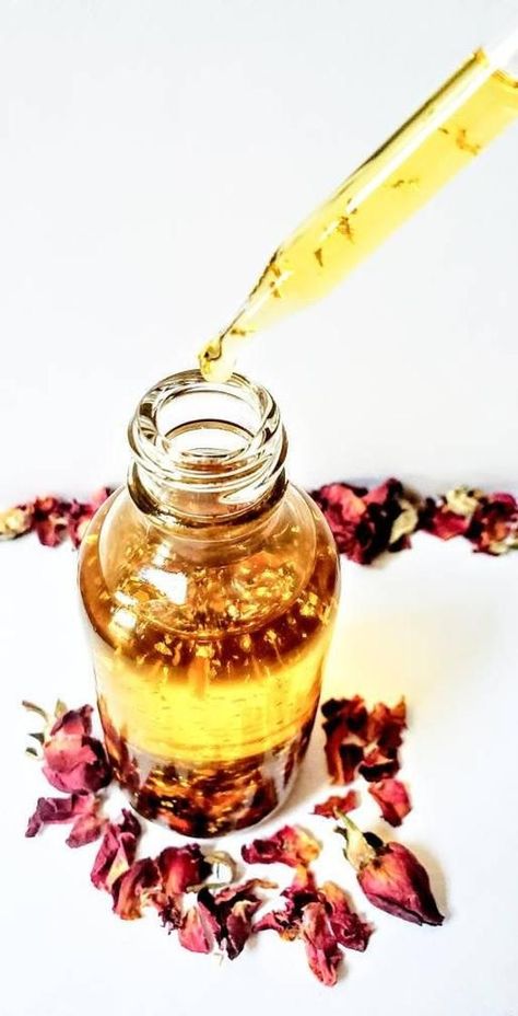 Explore the benefits of tea tree-infused oil for combating acne and reducing inflammation. Unveil a clearer, blemish-free complexion with this natural and effective remedy. Moisturizing Body Scrub, Facial Serums, Infused Oil, Bath Oil, Infused Oils, Body Oils, Neem Oil, Vsco Girl, Natural Lip