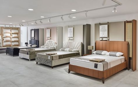 demirden | ilio - Puffy Retail Design 2021 Mattress Store Design, Furniture Store Showroom, Modern Target, Bed Showroom, Bedroom Showroom, Furniture Store Interior Design, Furniture Store Display, Furniture Store Interior, Furniture Store Design