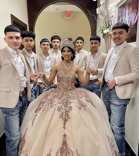 Rose Gold Quinceanera Dresses Chambelanes, Chambelanes Champagne, Rose Gold Quinceanera Theme Dresses, Asking Chambelanes Ideas, Cute Quinceanera Dresses Rose Gold, Quinceñera And Chambelanes, Champagne Quinceanera Chambelanes, Gold Quince Chambelanes, Champagne Quince Chambelanes