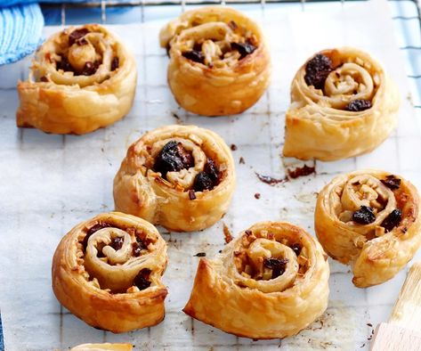 Scrolls Recipe, Quince Recipes, Cinnamon Scrolls, Lamb Shank Recipe, Chicken Stock Recipe, Pea And Ham Soup, Apple And Cinnamon, Baked Pasta Recipes, Apple Filling