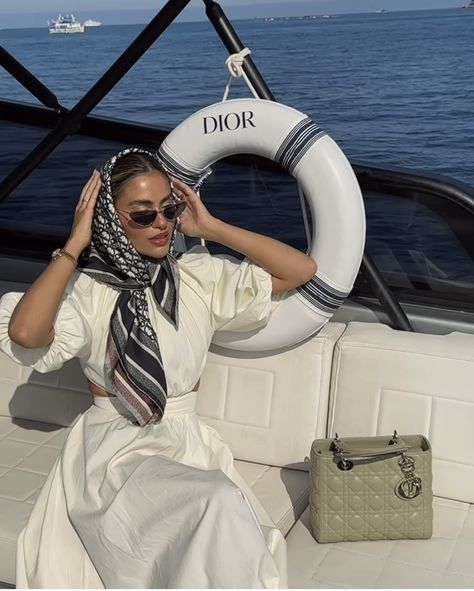 Yacht Poses Ideas, Portofino Outfit Summer, Clear Boat Photoshoot, Modest Travel Outfit, Boat Photoshoot, Dior Scarf, White Outfits For Women, Old Money Style, Aesthetic Women