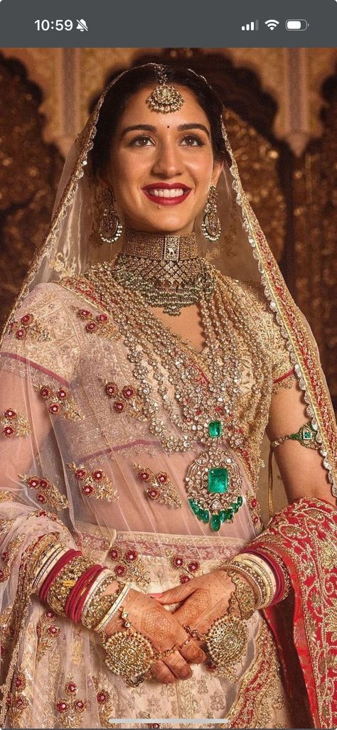 Radhika Merchant, Anant Ambani, Braut Make-up, Bollywood Wedding, Indian Bridal Outfits, Sanya, Bride Clothes, Lehenga Designs, Indian Wedding Dress