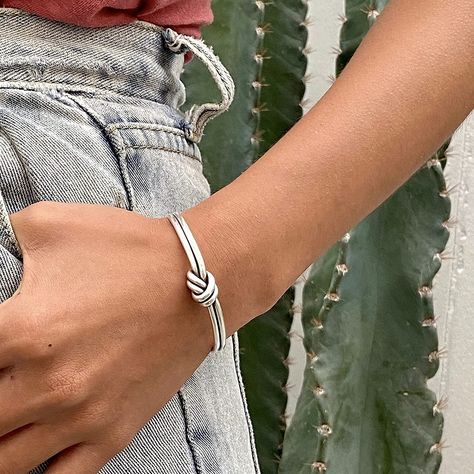 ❋ Handmade Sterling Silver Simple Rustic Knot Cuff Bracelet ❋ A Larger size of 6 7/8 inches" in the following link: https://www.amazon.com/dp/B09B248WP3 Size: Adjustable 6 1/2 inches. please see Larger size in the link ☝️ The Length of the cuff (end to end from the outside) is about 6 1/2 inches ( / 16.5cm). Metal Purity: 95% Pure Silver (Purer than 925 Sterling Silver) Fake Gauge Earrings, Handmade Silver Jewellery, Bracelet Minimalist, Fabric Purses, Sterling Bracelets, Gauged Earrings, Pretty Earrings, Etsy Jewelry, Handmade Sterling Silver