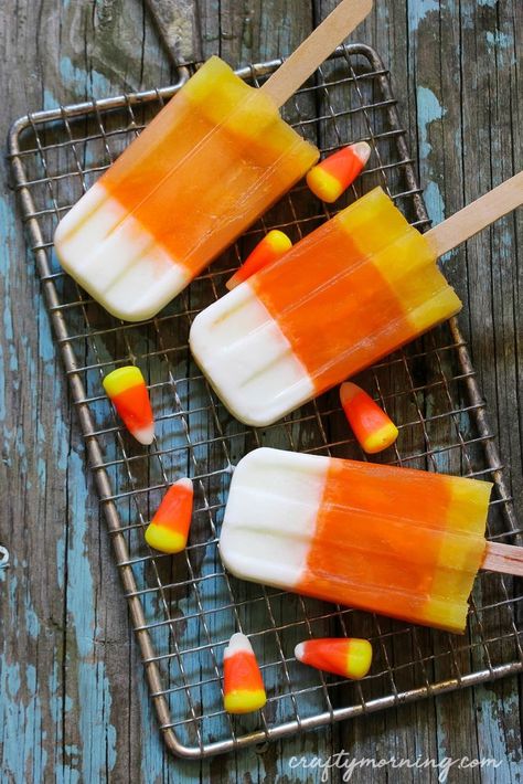 Candy Corn Popsicles Recipe- fun halloween treat for the kids to make! #halloween #halloweentreats #halloweensweets #halloweensnacks #halloweendesserts #popsicles #candycorn Healthy Halloween Food, Popsicles Recipe, Crafty Morning, Fun Halloween Treats, Spooky Food, Halloween Treats For Kids, Healthy Halloween, Halloween Candy Corn, Popsicle Recipes