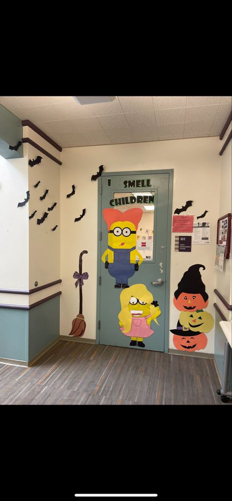 Halloween, Minions, hocus pocus Minion Door Decorations, Minion Door, Halloween Minions, Minion Classroom, Halloween Classroom Door, Halloween Classroom Decorations, Purple Minions, Minion Halloween, Halloween Classroom