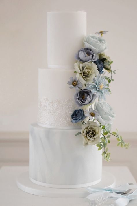 dusty blue wedding cake design Wedding Cake Dusty Blue And Sage Green, Pale Blue Wedding Cake, Dusky Blue Wedding Cake, Dusty Blue And Sage Green Wedding Cake, Blue And Green Wedding Cake, Blue Themed Wedding Cake, Blue Floral Wedding Cake, Wedding Pastry, Wedding Cake Dusty Blue