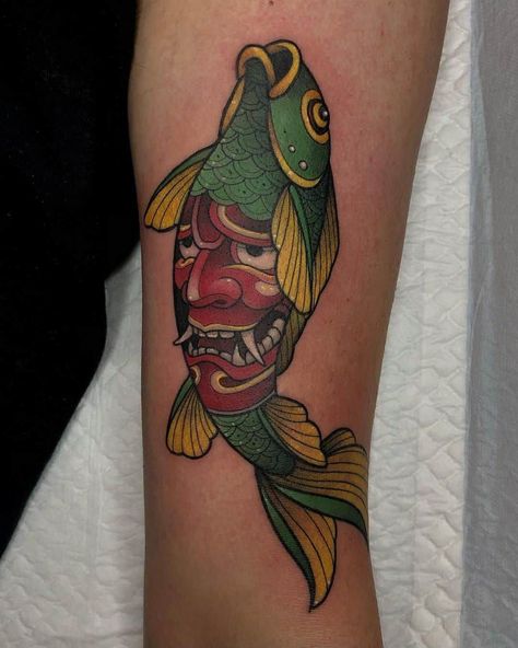 40+ Koi Fish Tattoo Ideas for Those Who Embrace the Power of Persistence - 100 Tattoos  🏯Dreaming of meaningful Japanese tattoos?🐲Your dream is our canvas! Click the link above and let's make your vision a reality!🌸#JapaneseTattoo Coi Fish Hand Tattoos, American Traditional Koi Fish Tattoo, Koi Fish Tattoo Traditional, Black Koi Fish Tattoo, Traditional Koi Fish Tattoo, Kio Fish Tattoo, Koi Fish Japanese Tattoo, Koi Fish Tattoo Ideas, Tattoo Waves