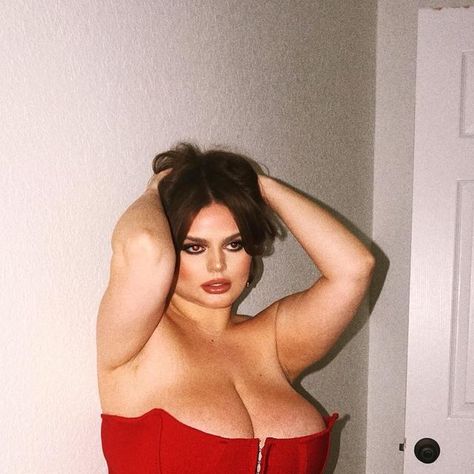 isabella rosee on Instagram: “@Fashionnovacurve living my Bond girl moment in this gorgeous dream of a dress ✨ Fashionovapartner” Isabella Rose, Bond Girl, January 13, Arab Women, A Dress, In This Moment, On Instagram, Dresses, Instagram