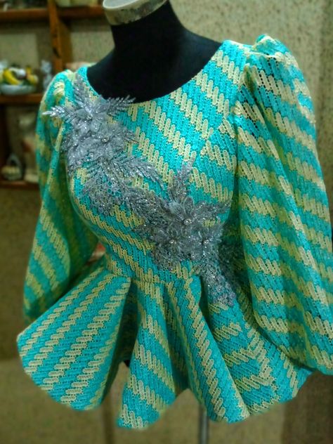 Boubou Styles, African Print Kimono, Ankara Blouse, Church Suits And Hats, Boubou Styles For Women, Pretty Tops, Fancy Event, African Blouses, Ankara Tops