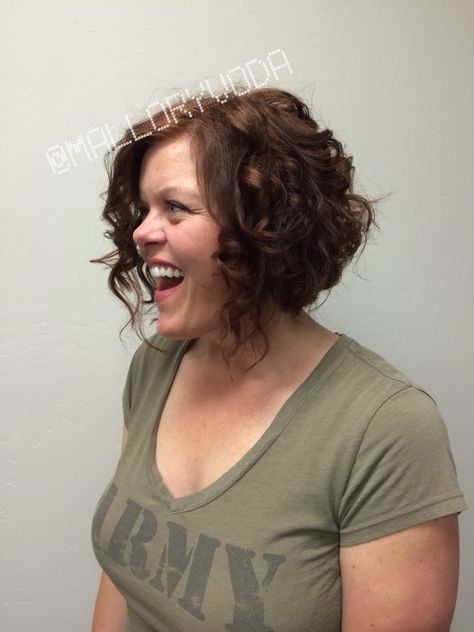 Curly hair can make for a super cute angled bob @malloryvoda Bob Hairstyles Curly, Back Of Bob Haircut, Bob Haircut Back View, Curly Angled Bobs, Curly Bobs, Short Natural Curly Hair, Short Layered Bob Hairstyles, Layered Haircuts For Women, Medium Length Curly Hair