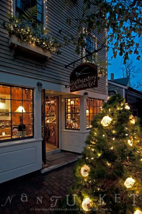 Nantucket Christmas, New England Christmas, Nantucket Island, Light Night, Christmas Town, Coastal Christmas, Marthas Vineyard, Christmas Scenes, Decor Tips