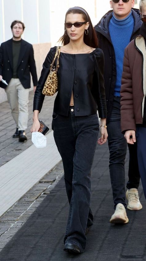 Mrs Bella, Blouse Party Wear, Stile Kendall Jenner, Bella Hadid Street Style, Models Off Duty Style, Bella Hadid Outfits, Bella Hadid Style, Hadid Style, Mode Casual