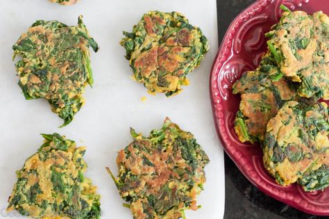 A spinach recipe without cheese! Delicious, healthy, spinach patties are a unique side dish to help you eat your greens! {paleo, whole30, dairy free, gluten free} Spinach Patties, Recipes For Crock Pot, Crock Pot Vegetarian, Spinach Recipes Healthy, Meatless Food, Budget Meal Prep, Unique Side Dishes, Paleo Vegetables, Spinach Salad Recipes