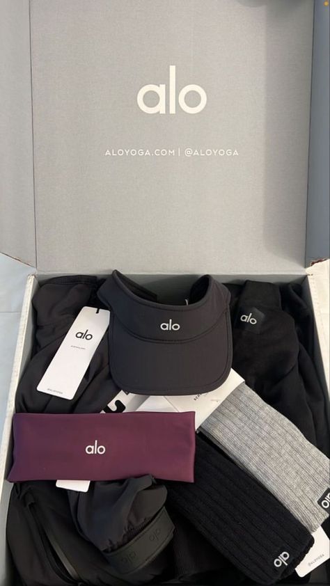 Alo Yoga Accessories, Alo Yoga Aesthetic, Alo Aesthetic, Alo Yoga Clothes, Alo Yoga Outfit, Outfit Gym, Fitness Wear Outfits, Cute Gym Outfits, Workout Tights