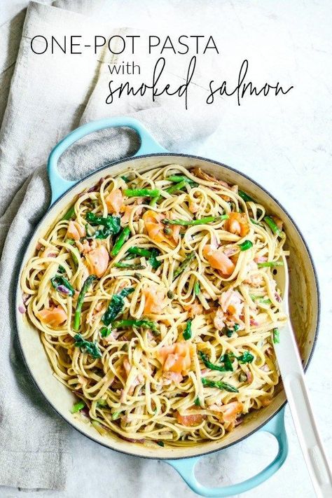 This Creamy One-Pot Pasta With Smoked Salmon and Asparagus brings bright flavors and subtle smokiness together for chic but easy weeknight dinner. #smokedsalmon #salmon #onepotdinner #onepotpasta #onepot #hearthealthy #pasta #pescetarian #pescatarian #easydinner #weeknightdinner #asparagus #lemon Pasta With Smoked Salmon, Recipes One Pot, Pasta Salmon, Pescatarian Meals, Smoked Salmon Pasta, Thyme Recipes, Seafood Recipe, Snacks Easy, Salmon And Asparagus