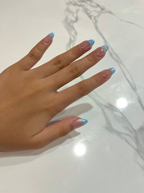 Baby Blue Nails Summer, Light Blue Design Nails, Light Blue Hibiscus Nails, Blue French Tip Nails With Flower, Short Almond Nails Hawaii, Summer Nails Blue Hibiscus, Baby Blue Hibiscus Nails, Blue French Tip With Hibiscus Flower, Blue And White Summer Nails